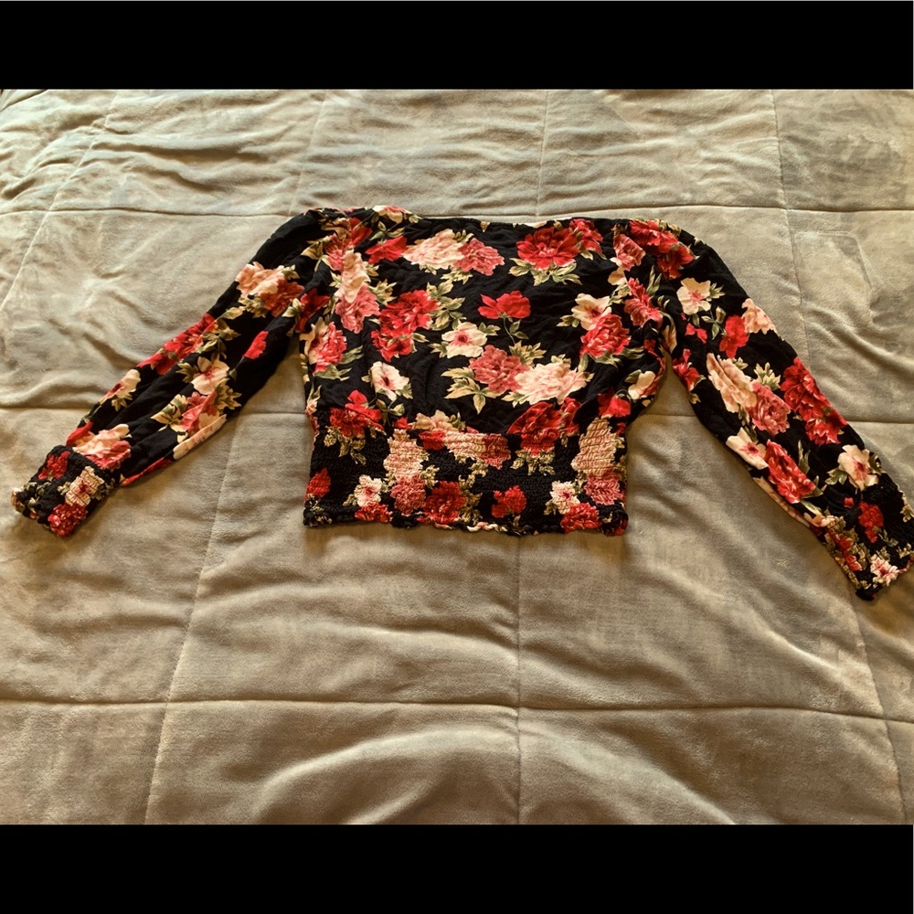American Eagle Floral Long-Sleeved Top